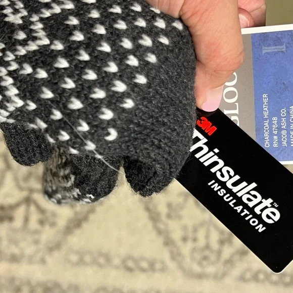 Igloos Black and White Snowflake Mittens - Picture 5 of 5